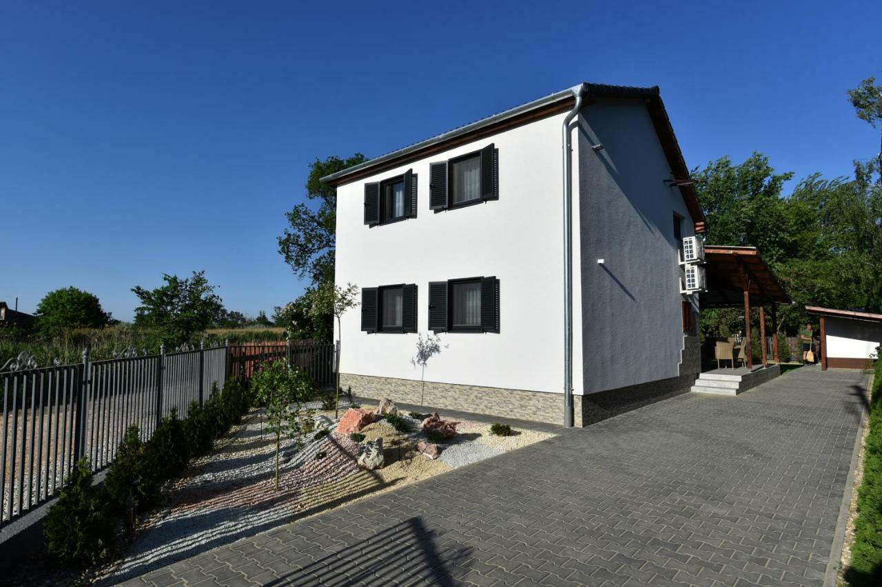 Siraly Apartman Hajdúnánás Εξωτερικό φωτογραφία